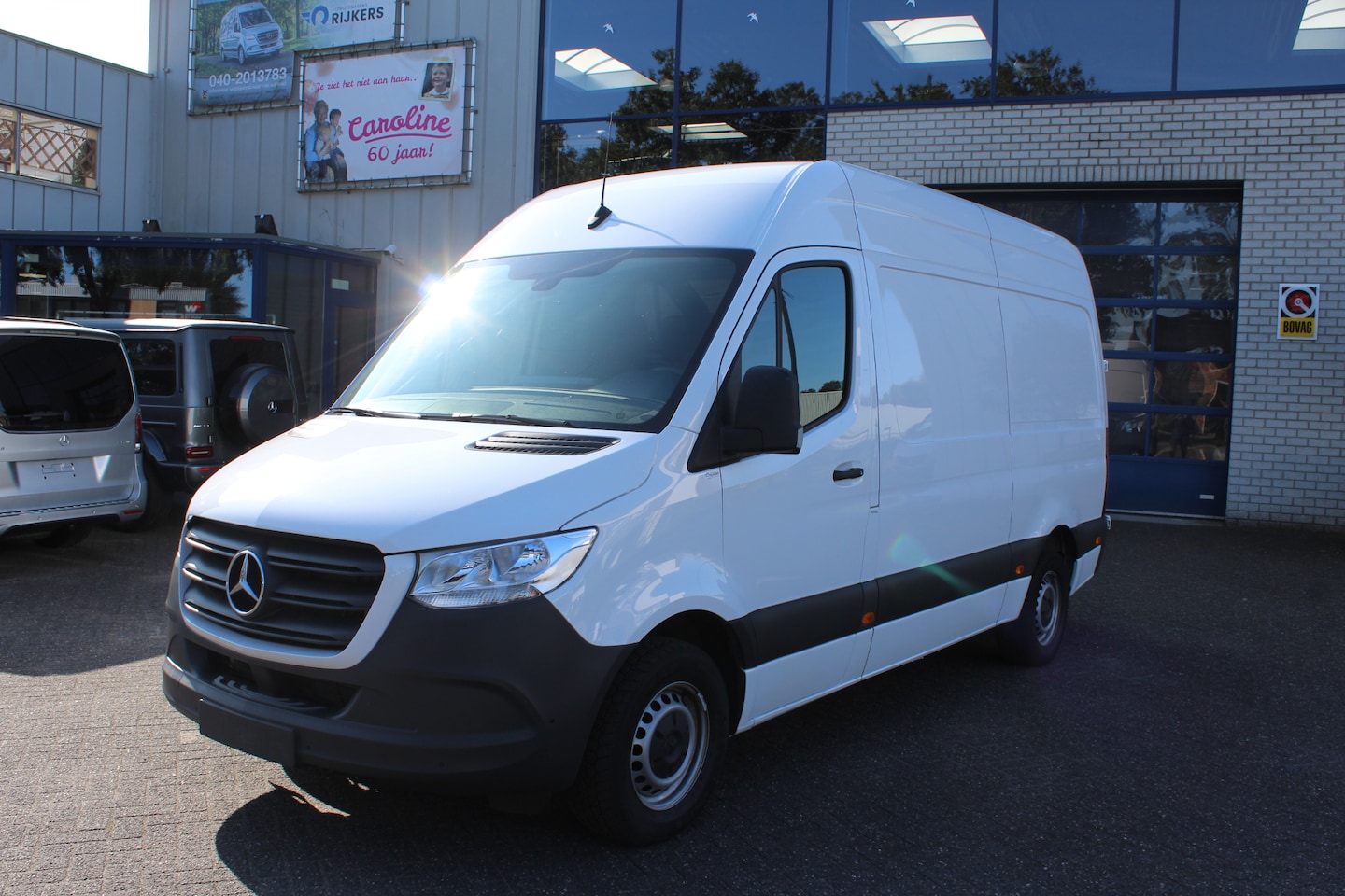 Mercedes-Benz Sprinter - 317 CDI L2H2 3500kg trekhaak, MBUX met parkeerpakket en camera - AutoWereld.nl