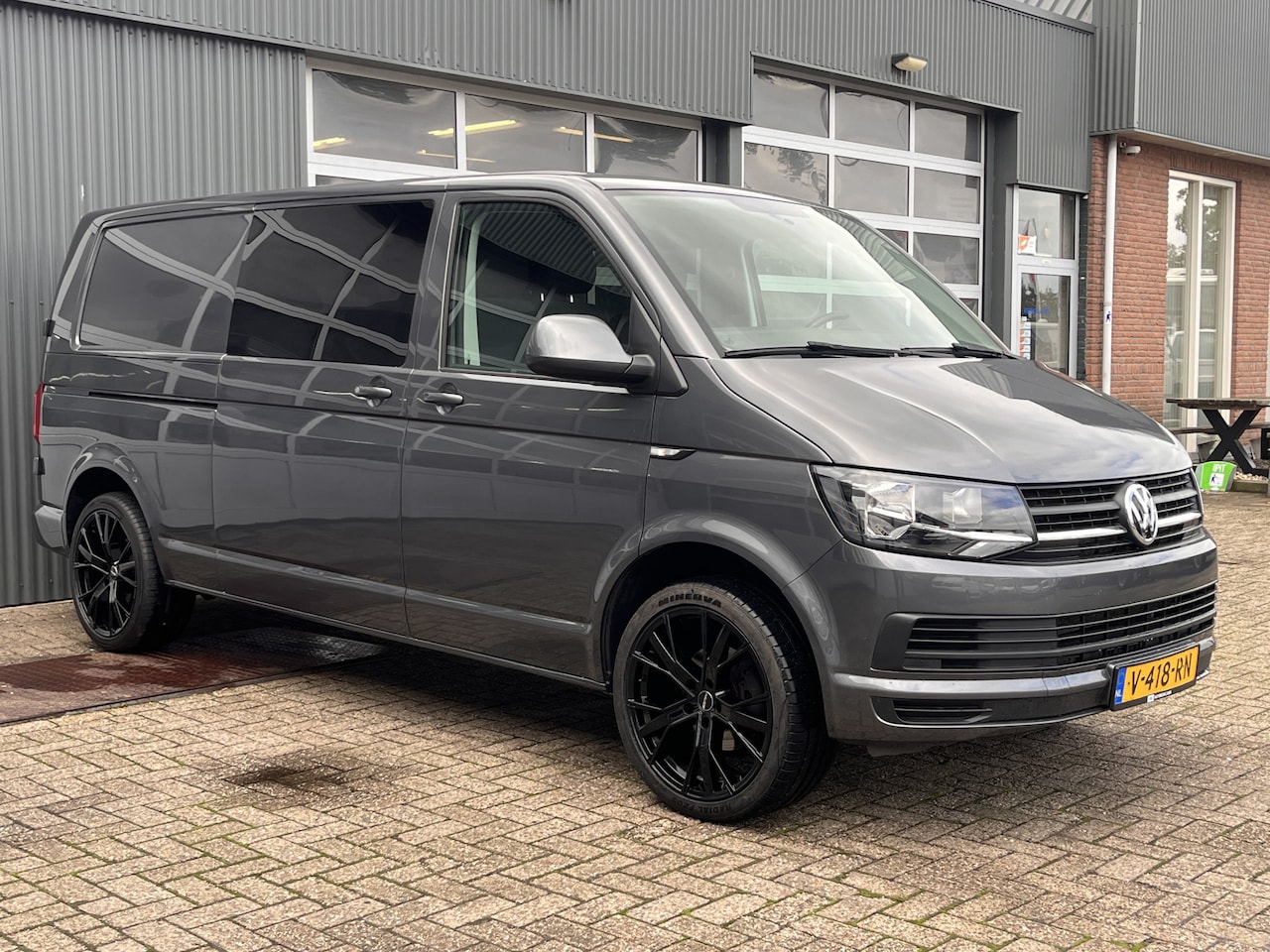 Volkswagen Transporter - 2.0 TDI L2H1 DC 150PK Airco Cruise controle Trekhaak 2500kg trekgewicht Schuifdeur Parkeer - AutoWereld.nl