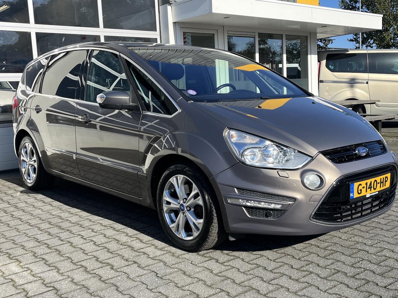 Ford S-Max - 2.0 EcoBoost AUTOMAAT Titanium 7-persoons X-Pack Panoramadak Camera Navigatie Stoelverwarm - AutoWereld.nl