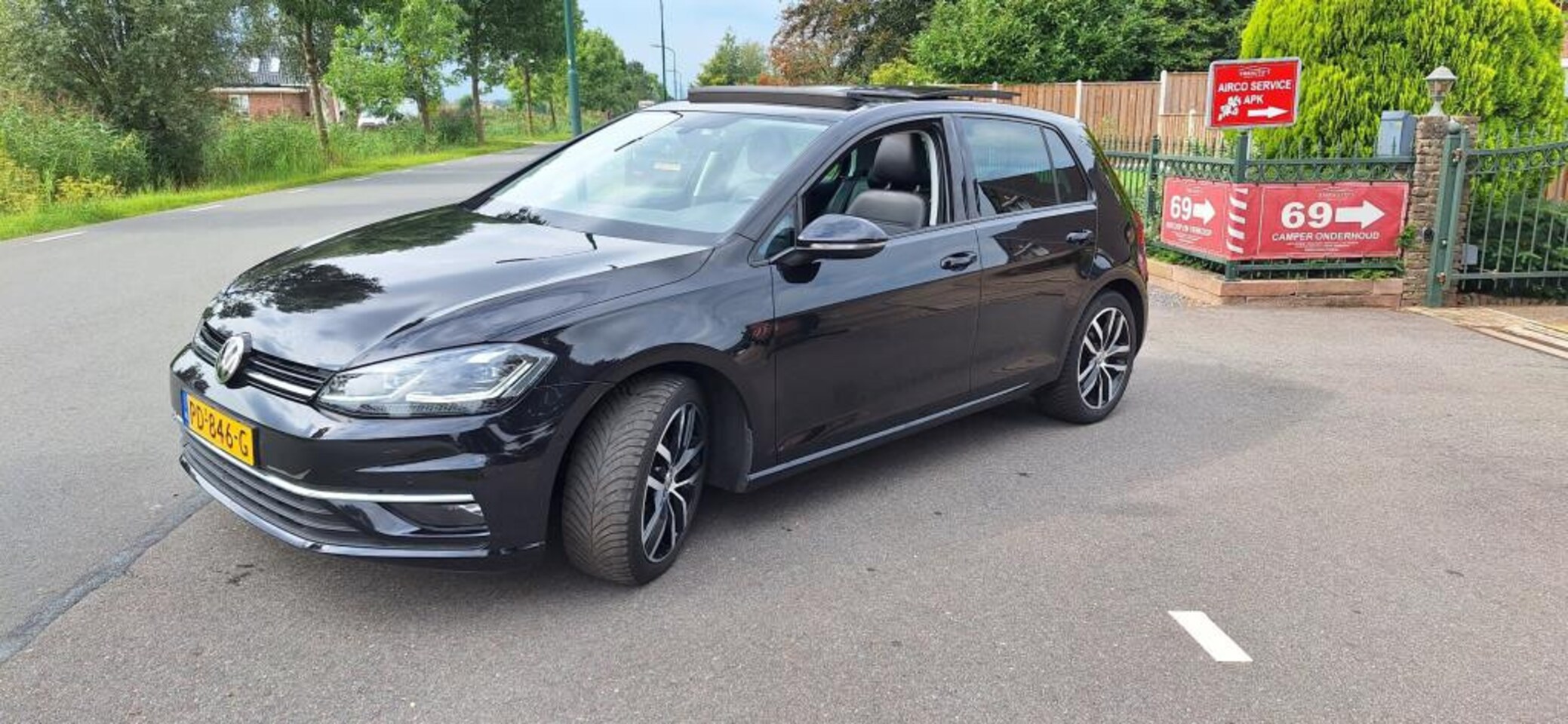 Volkswagen Golf - 1.0 TSI Highline automaat leer Virt. cockpit / PANO - AutoWereld.nl