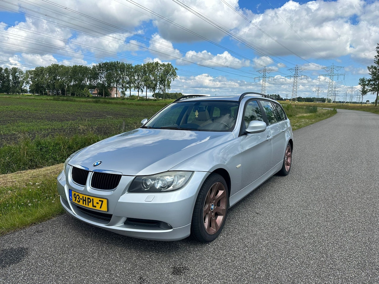 BMW 3-serie Touring - 320i Business Line PANORMADAK / AIRCO / NAP ! - AutoWereld.nl