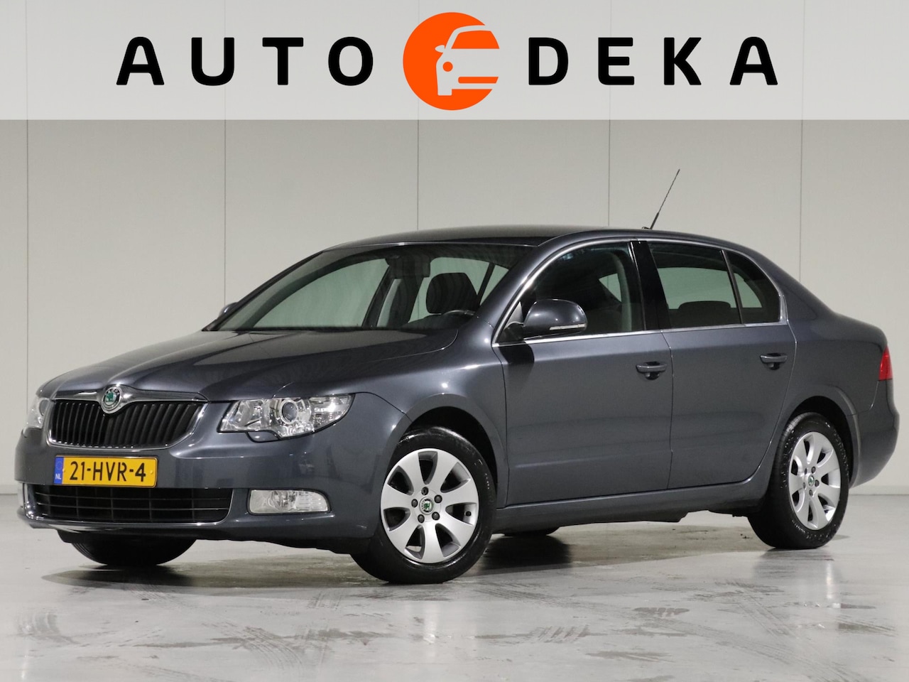 Skoda Superb - 1.8 TSI Ambition Automaat *1e Eigenaar*Navigatie*Trekhaak* - AutoWereld.nl