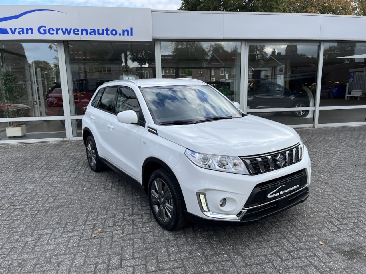 Suzuki Vitara - 1.0 B.jet Select | Apple Carplay navi | Trekhaak - AutoWereld.nl