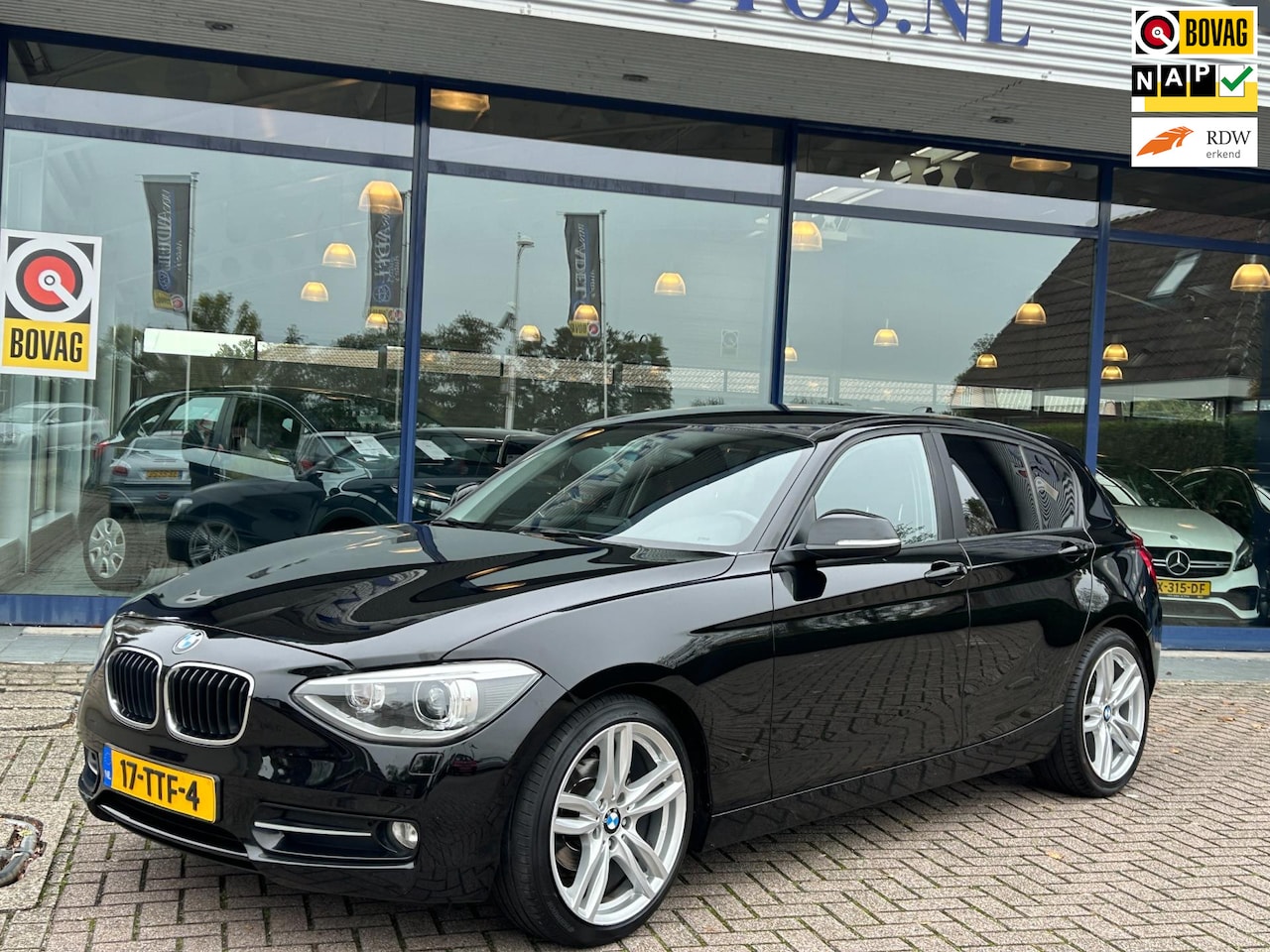 BMW 1-serie - 116i Business+ 5Drs Aut. Xenon Navi Park.Sens Clima Cruise Bluetooth 18" LM-Velgen NAP NL- - AutoWereld.nl