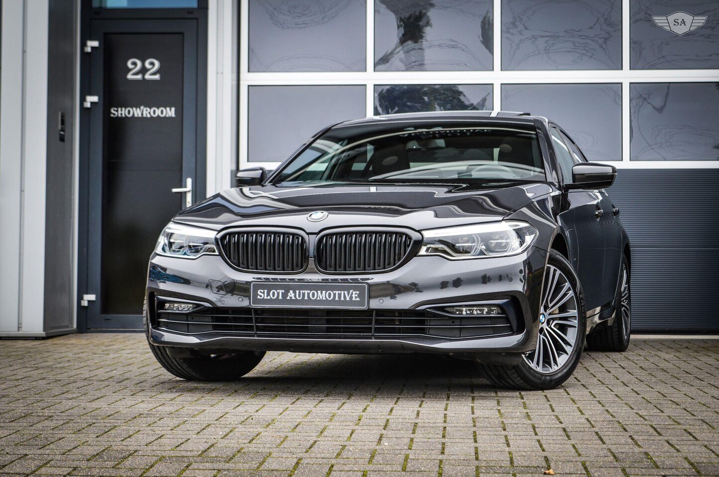 BMW 5-serie - 530e iPerformance High Executive | HUD | CAMERA | PANO - AutoWereld.nl