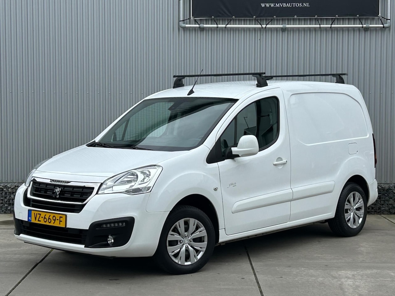 Peugeot Partner - 120 1.6 BlueHDi 75 L1 Première 120 1.6 BlueHDi 75 L1 Première, 1ste eigenaar, NAP, 3 persoons, Navi - AutoWereld.nl