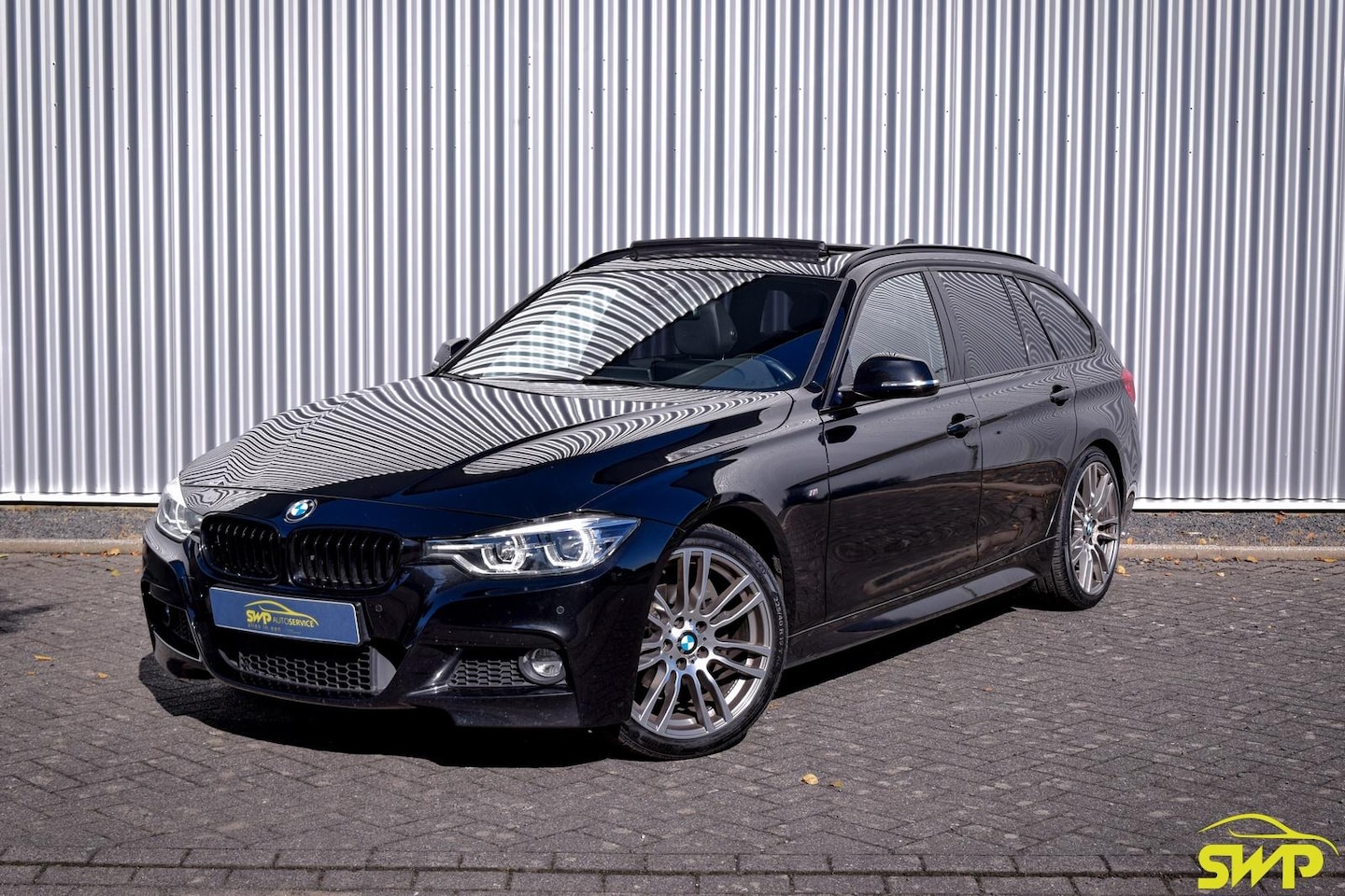 BMW 3-serie Touring - 320i High Exec | M-sport | Pano - AutoWereld.nl