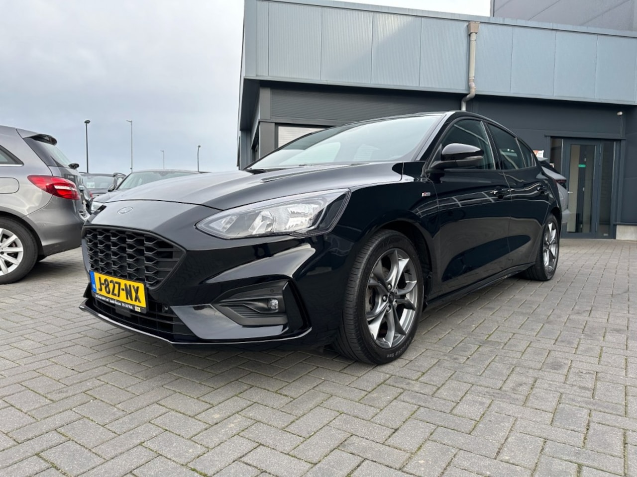 Ford Focus - 1.0 EcoBoost ST-Line Business Zwart, navigatie, cruise control, - AutoWereld.nl