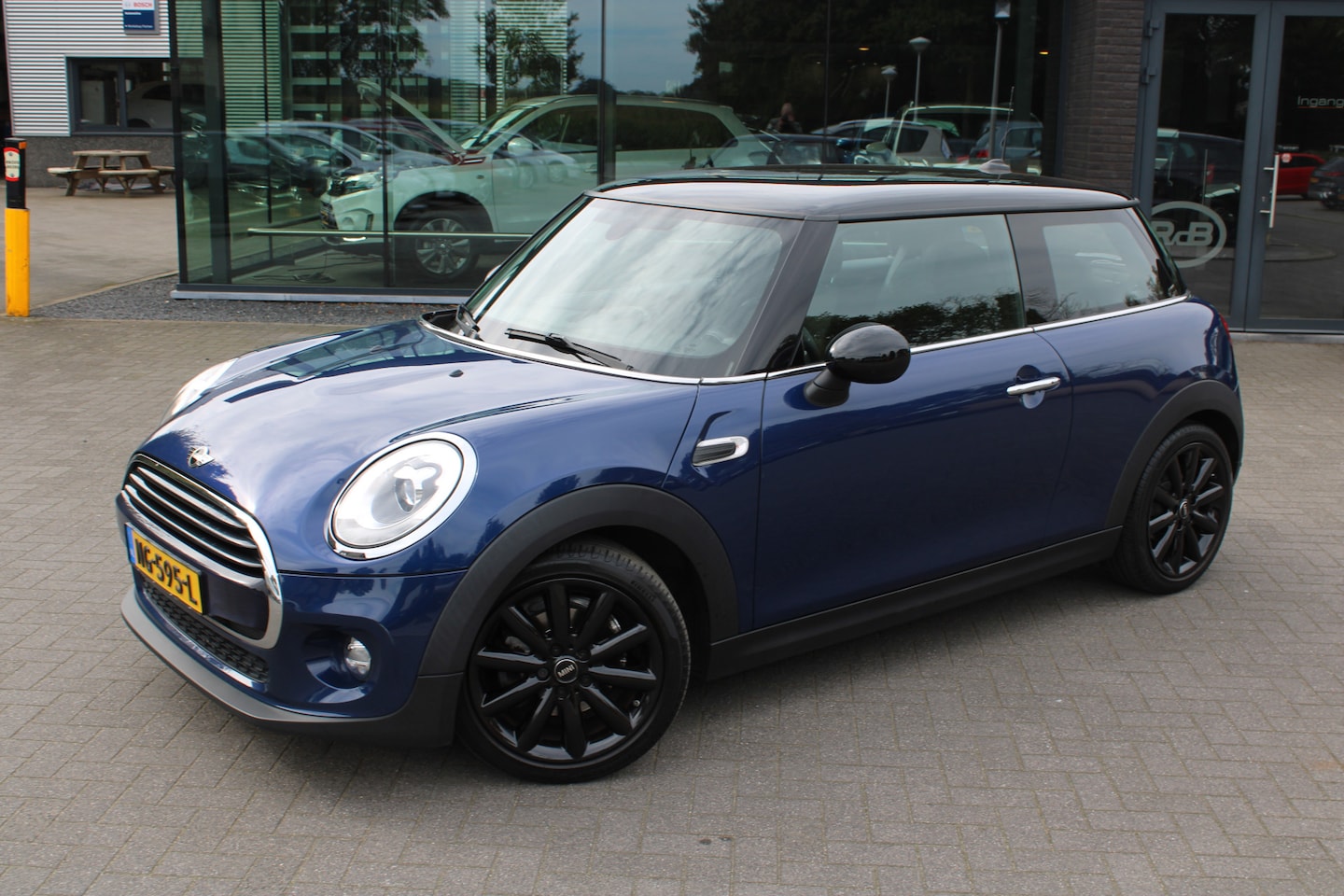 MINI Cooper - Mini 1.5 Serious Business - AutoWereld.nl