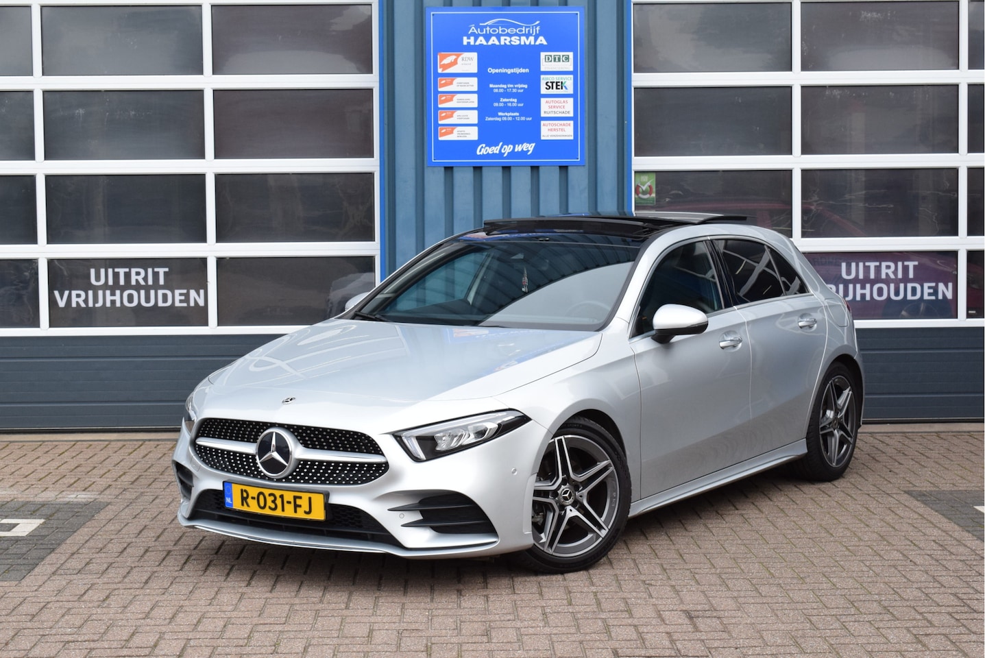 Mercedes-Benz A-klasse - 180 AMG Line Panoramadak Automaat - AutoWereld.nl