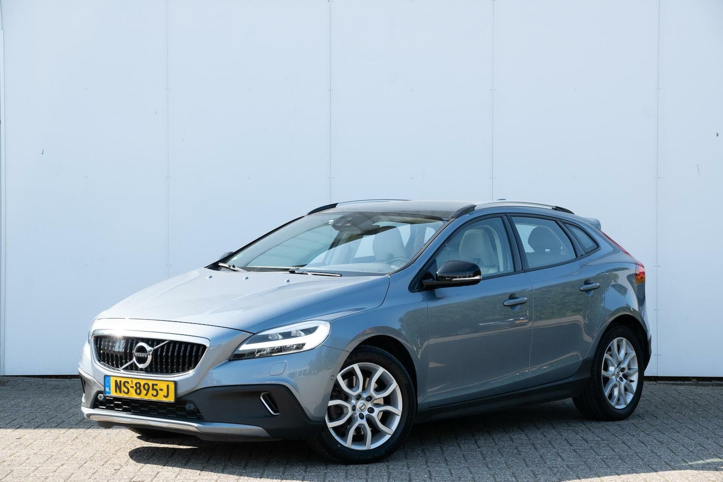 Volvo V40 Cross Country - T3 AUT. 1.5 T3 Summum - AutoWereld.nl