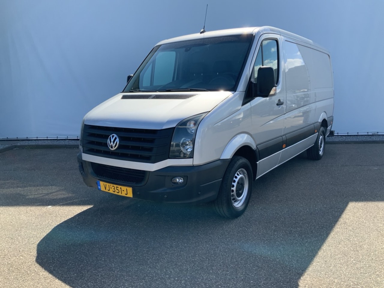 Volkswagen Crafter - 35 2.0 TDI L2H2 Airco Cruise Trekhaak 3500 kg 3 Zits Euro 5 - AutoWereld.nl