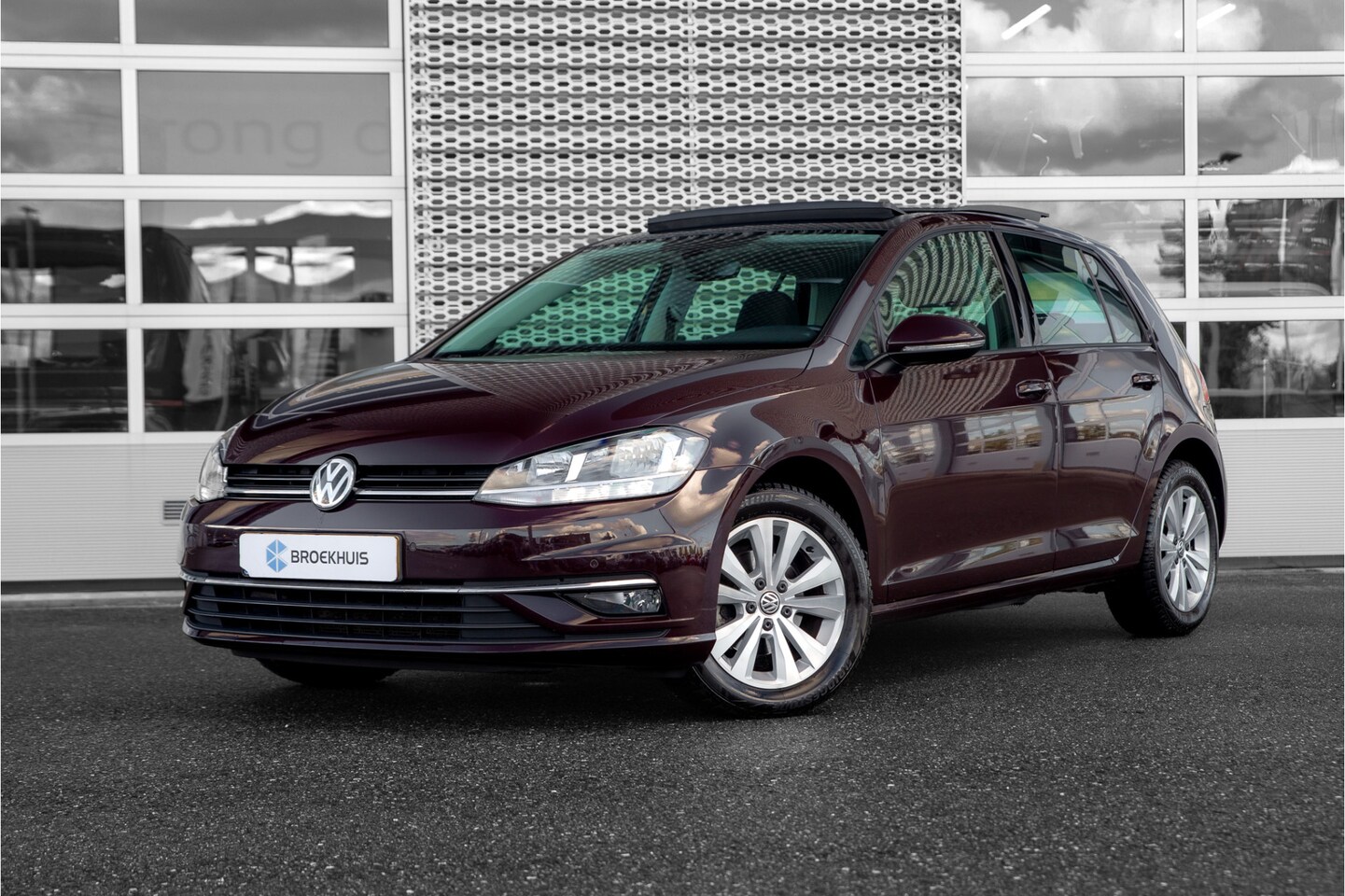 Volkswagen Golf - Comfortline 1.0 110 pk TSI DSG | Panorama Dak | Navi | Apple Car Play | - AutoWereld.nl