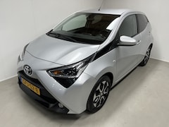 Toyota Aygo - 1.0 VVT-i x-play Camera DAB Stoelverwarming