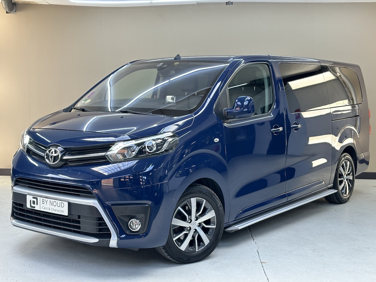 Toyota PROACE Long Worker - 2.0 D-4D Executive DC 177Pk, 2018, 1ste eigenaar, Full options, Volledig leder, Skywindow, - AutoWereld.nl