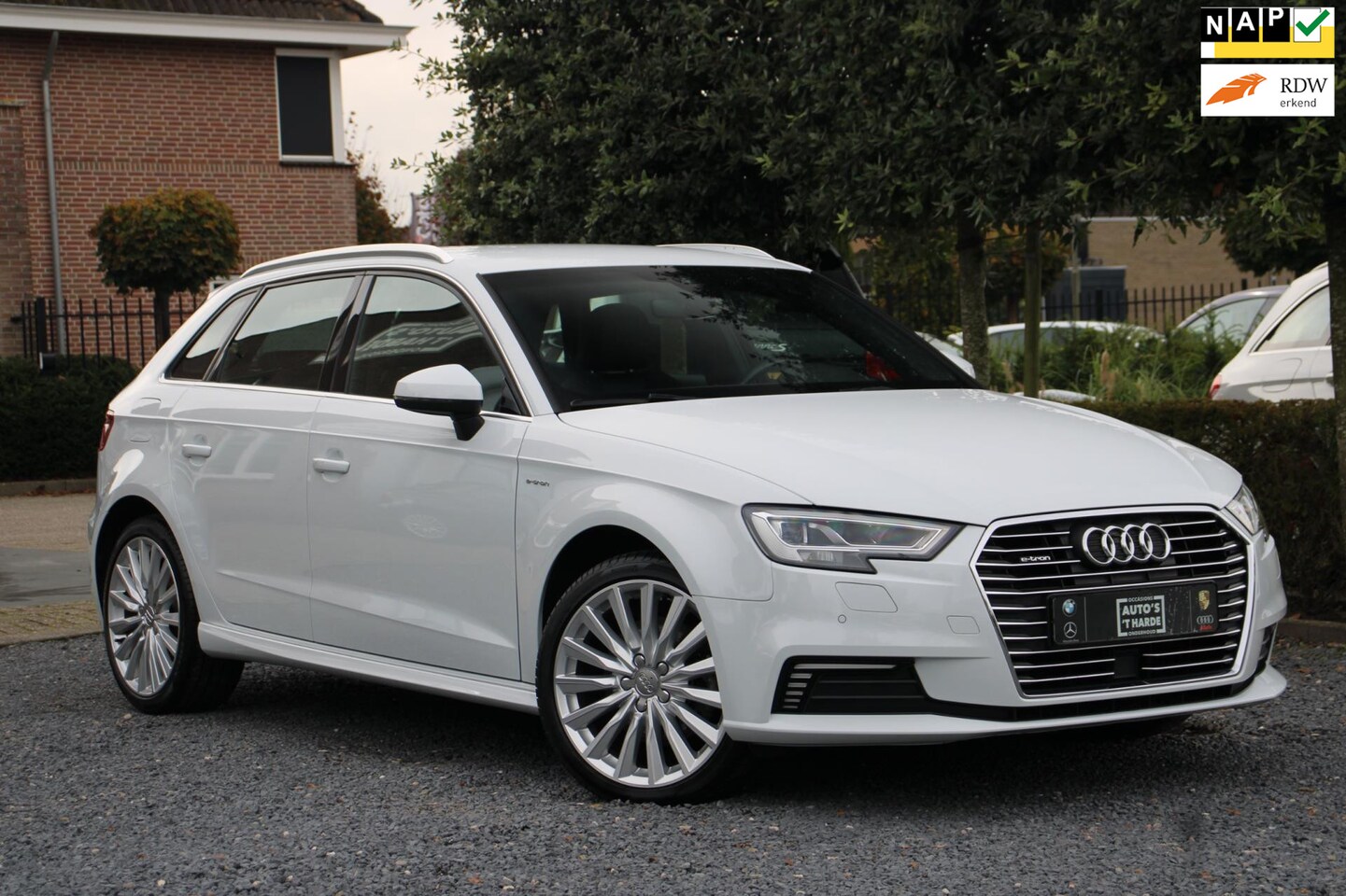 Audi A3 Sportback - 1.4 e-tron 204 PK Sport Adaptive Virtual Side-Assist Keyless PDC 18'' - AutoWereld.nl