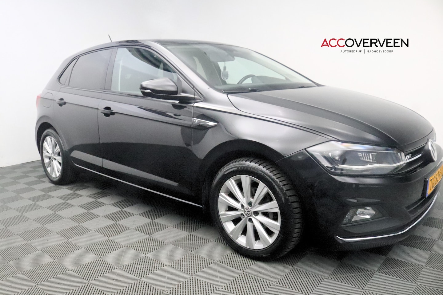 Volkswagen Polo - 1.0 TSI Highline AUTOMAAT PANODAK/LEER/CAMERA - AutoWereld.nl