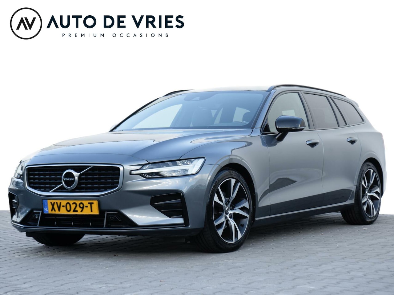 Volvo V60 - 2.0 D3 Automaat R-Design | Navigatie | Leder | Full Led | Trekhaak - AutoWereld.nl