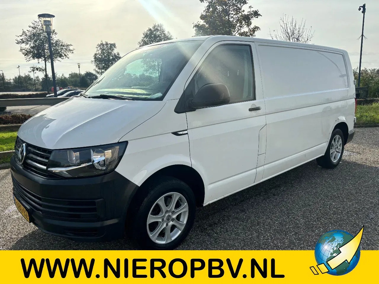 Volkswagen Transporter - 2.0TDI L2H1 Airco Navi Cruisecontrol Trekhaak EURO 6 - AutoWereld.nl