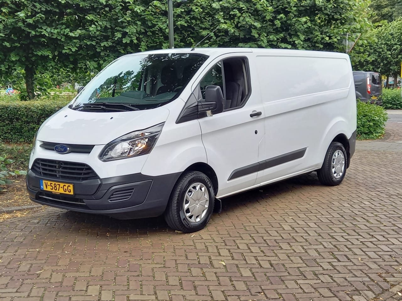 Ford Transit Custom - 290 2.0 TDCi 105-pk L2H1 Cool Edition - AutoWereld.nl