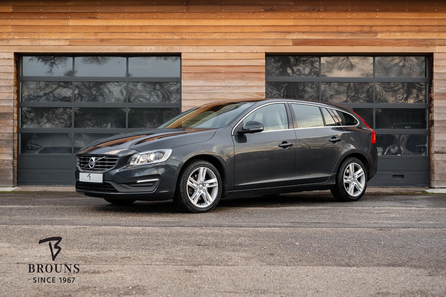 Volvo V60 - 1.5 T2 Momentum *Leder-Xenon-Standverwarming - AutoWereld.nl