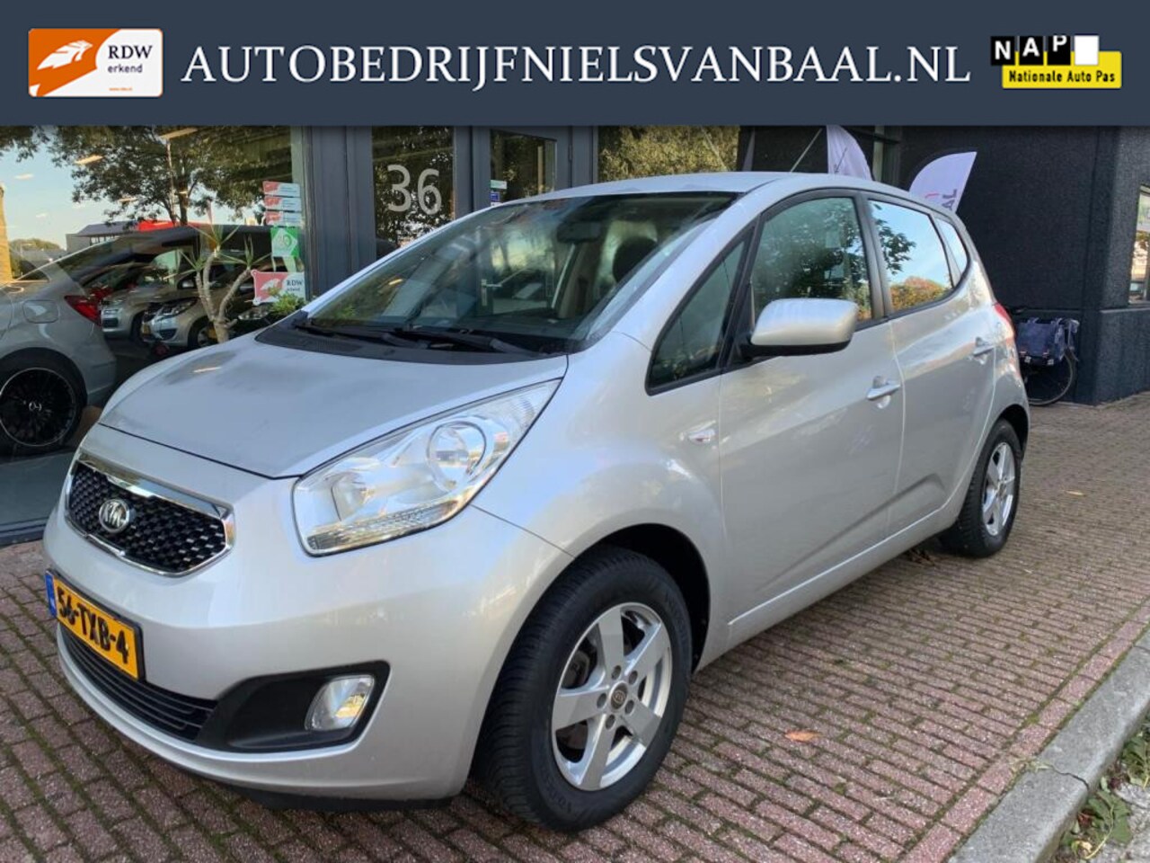 Kia Venga - 1.4 CVVT Plus Pack Airco/Cruise/Navi/Camera/Trekh. - AutoWereld.nl