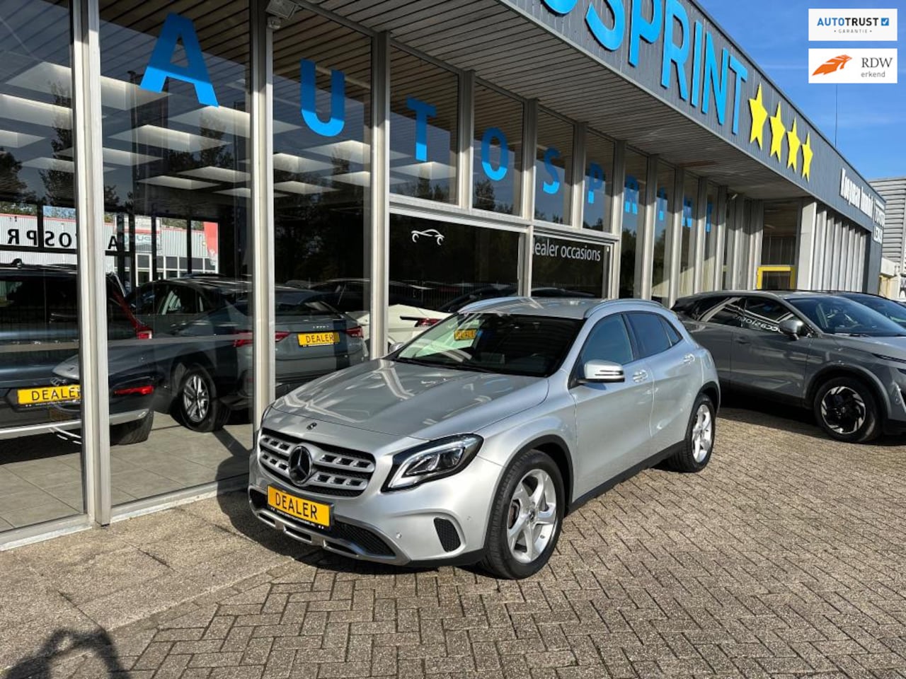 Mercedes-Benz GLA-Klasse - 200 Premium Plus 156PK / ACHTERUITRIJCAMERA / NAVIGATIE - AutoWereld.nl