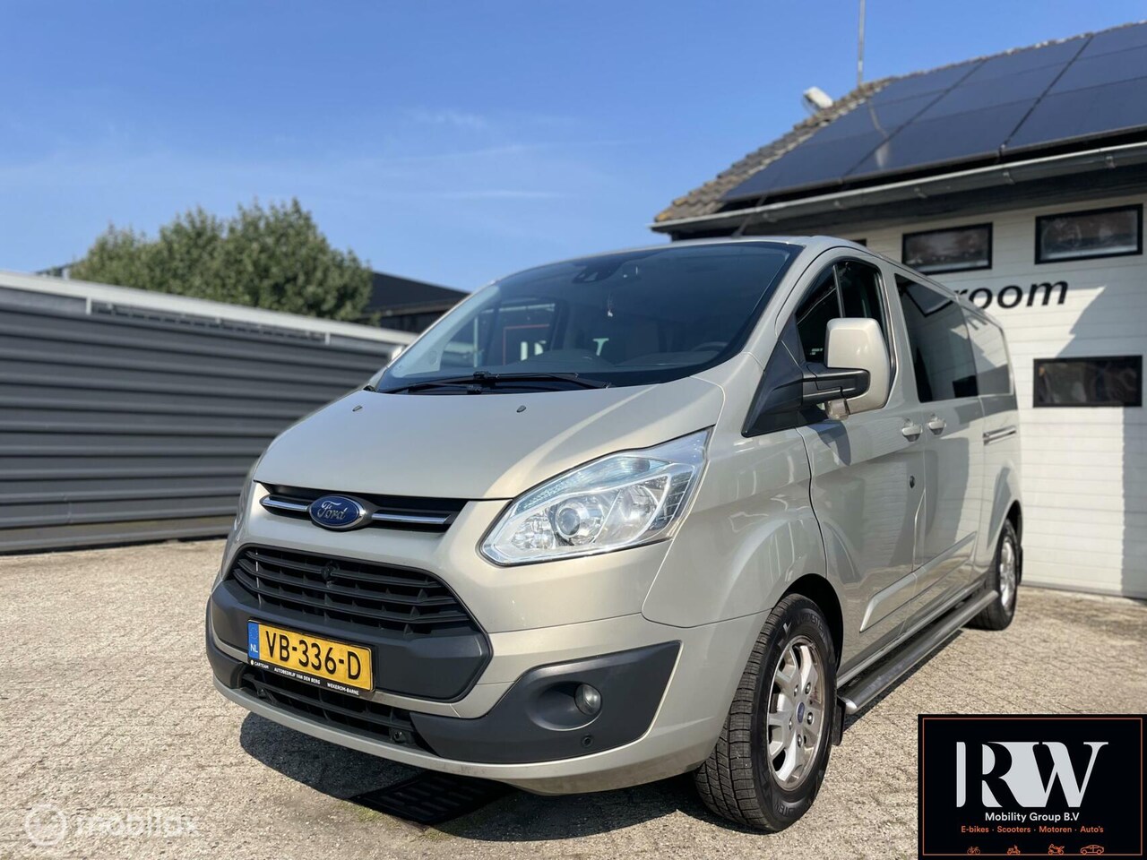 Ford Transit Custom - 330 2.2 TDCI L2H1 Ambiente DC 330 2.2 TDCI L2H1 Ambiente DC - AutoWereld.nl