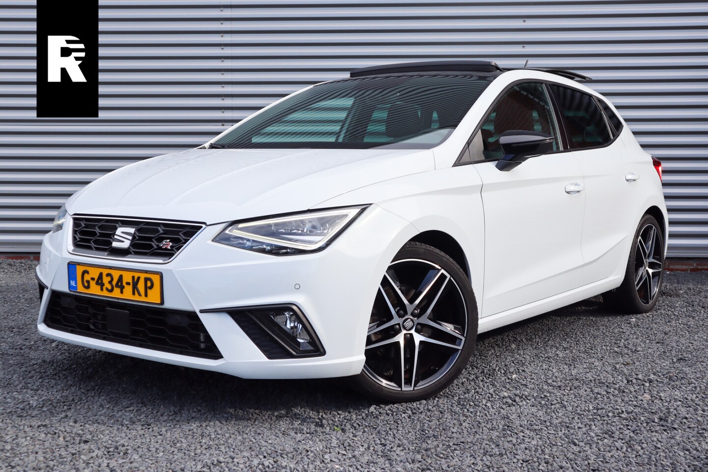 Seat Ibiza - 1.0 TSI FR Business Intense Pano / 18inch / LED / Adaptieve Cruise / Keyless / Camera / - AutoWereld.nl