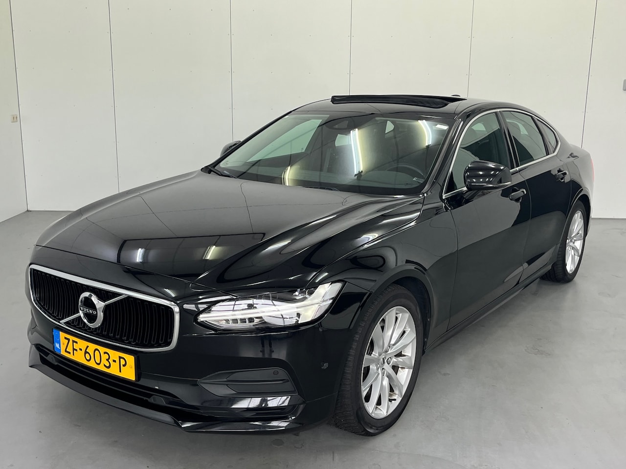 Volvo S90 - 2.0 T4 Momentum / Automaat / Trekhaak / Open Dak - AutoWereld.nl