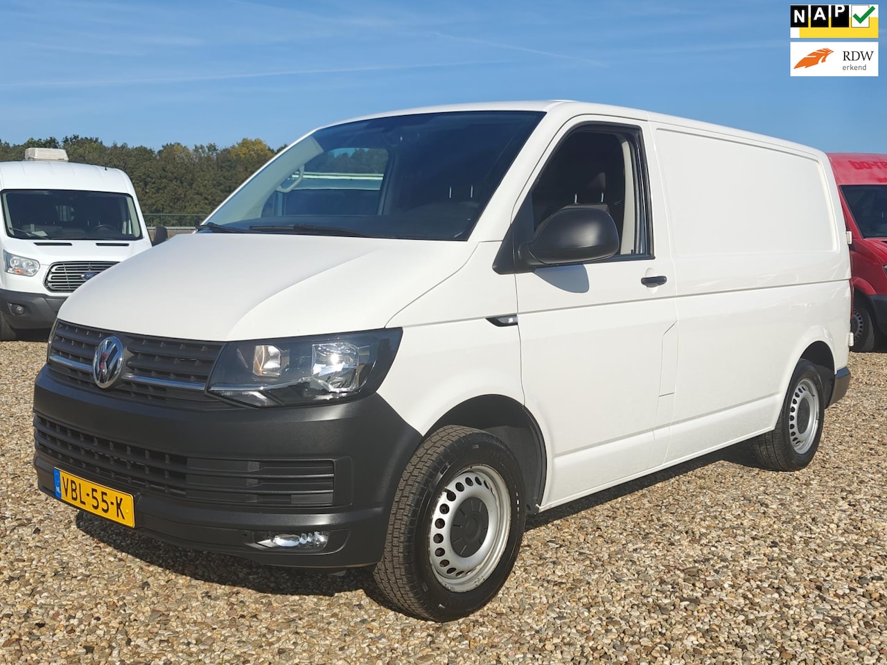 Volkswagen Transporter - 2.0 TDI L1H1 Highline 2.0 TDI L1H1 Highline, in pracht staat , apk okt. 2025 , Werkplaats inrichting , Euro 6 - AutoWereld.nl