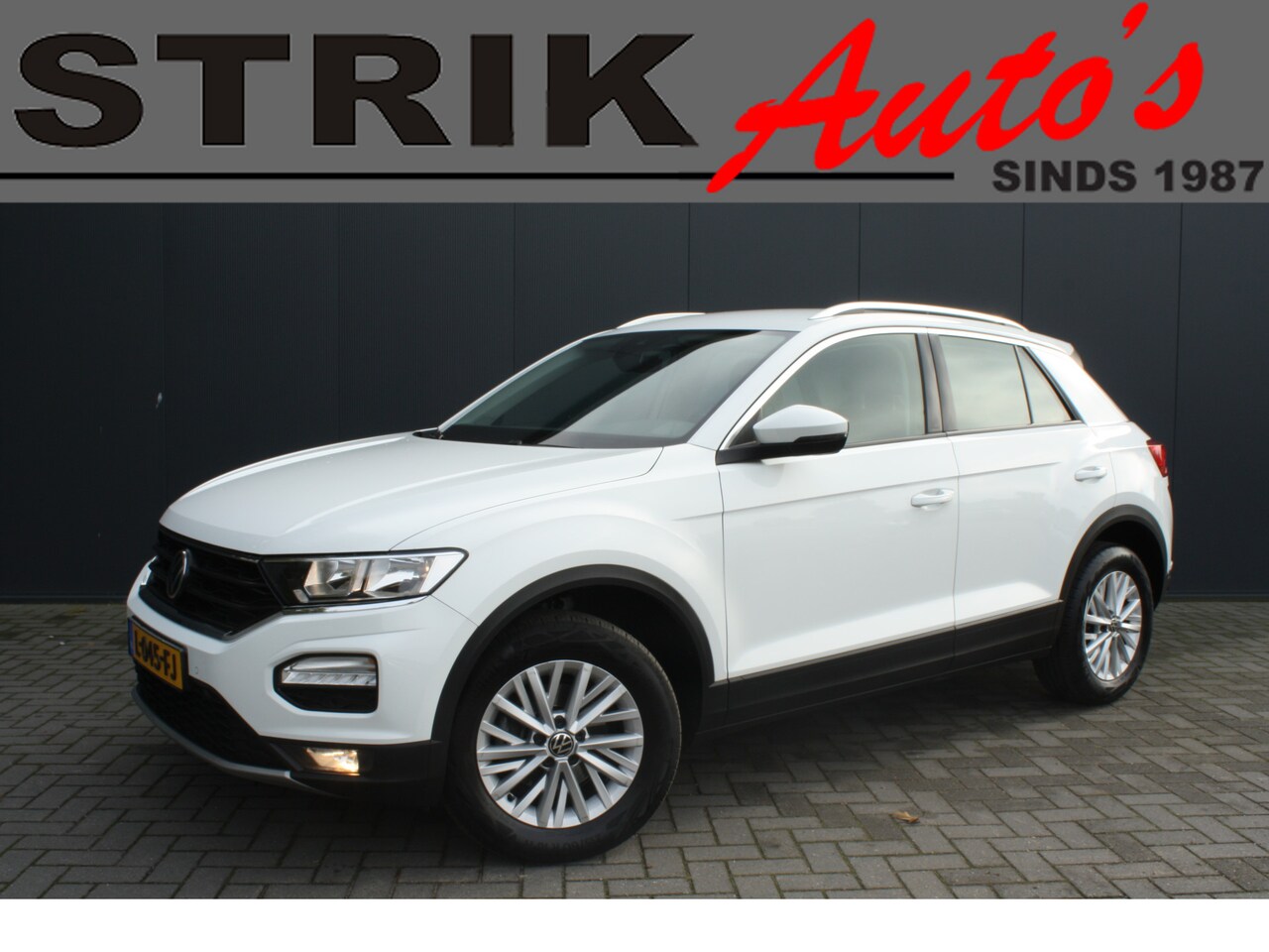 Volkswagen T-Roc - 1.5 TSI Style Business - NAVIGATIE - CARPLAY - TREKHAAK - PDC - AutoWereld.nl