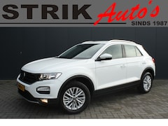 Volkswagen T-Roc - 1.5 TSI Style Business - NAVIGATIE - CARPLAY - TREKHAAK - PDC