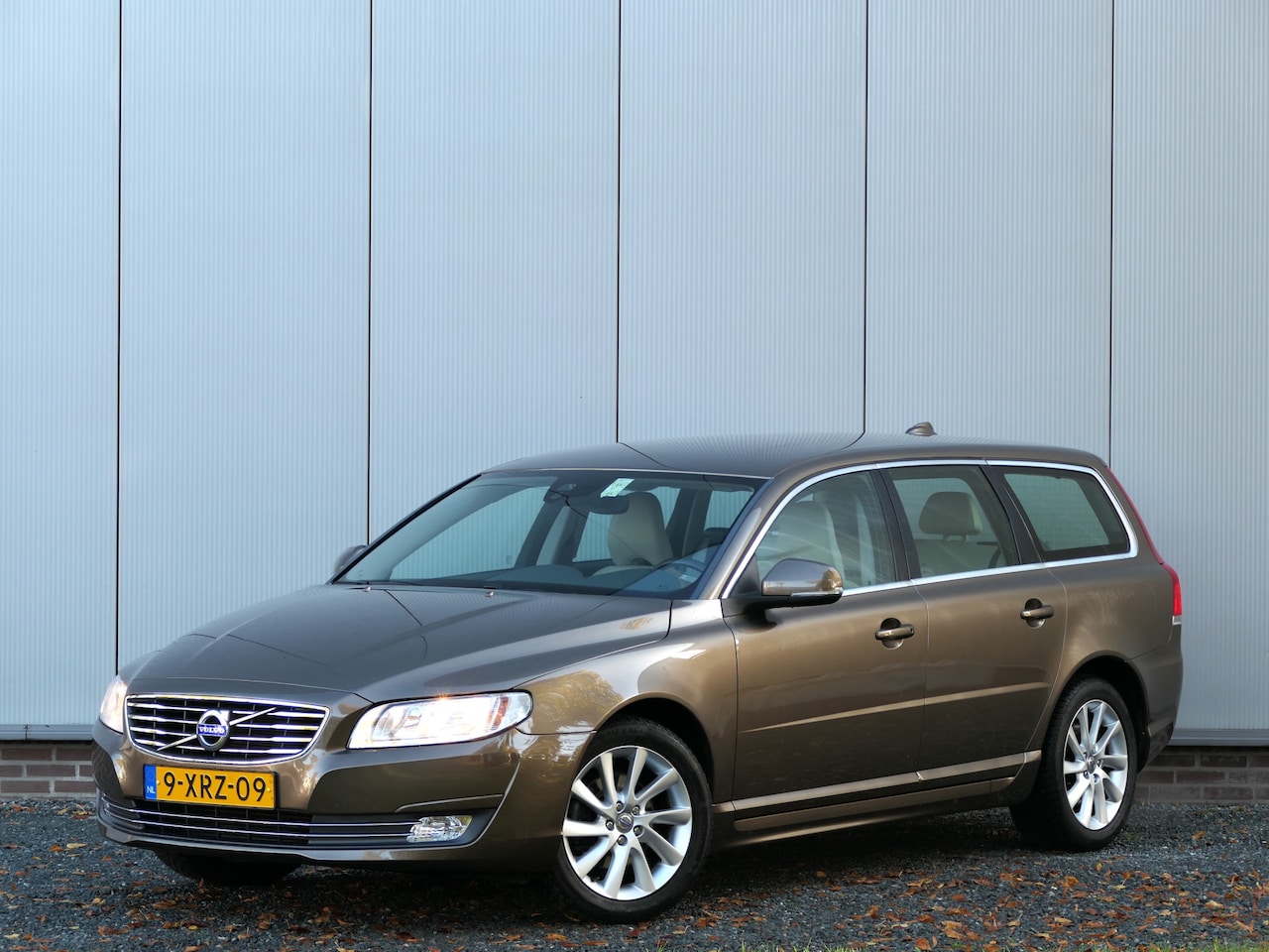 Volvo V70 - 1.6 T4 Nordic+ Navi / Leer / Bluetooth - AutoWereld.nl