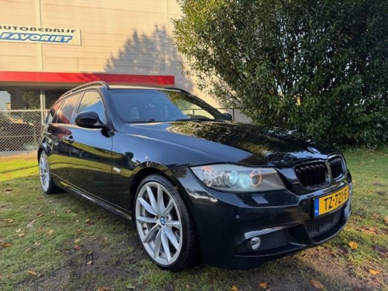 BMW 3-serie Touring - 320D HIGH EXECUTIVE/MPAKKET/XENON/NAV/LEER - AutoWereld.nl