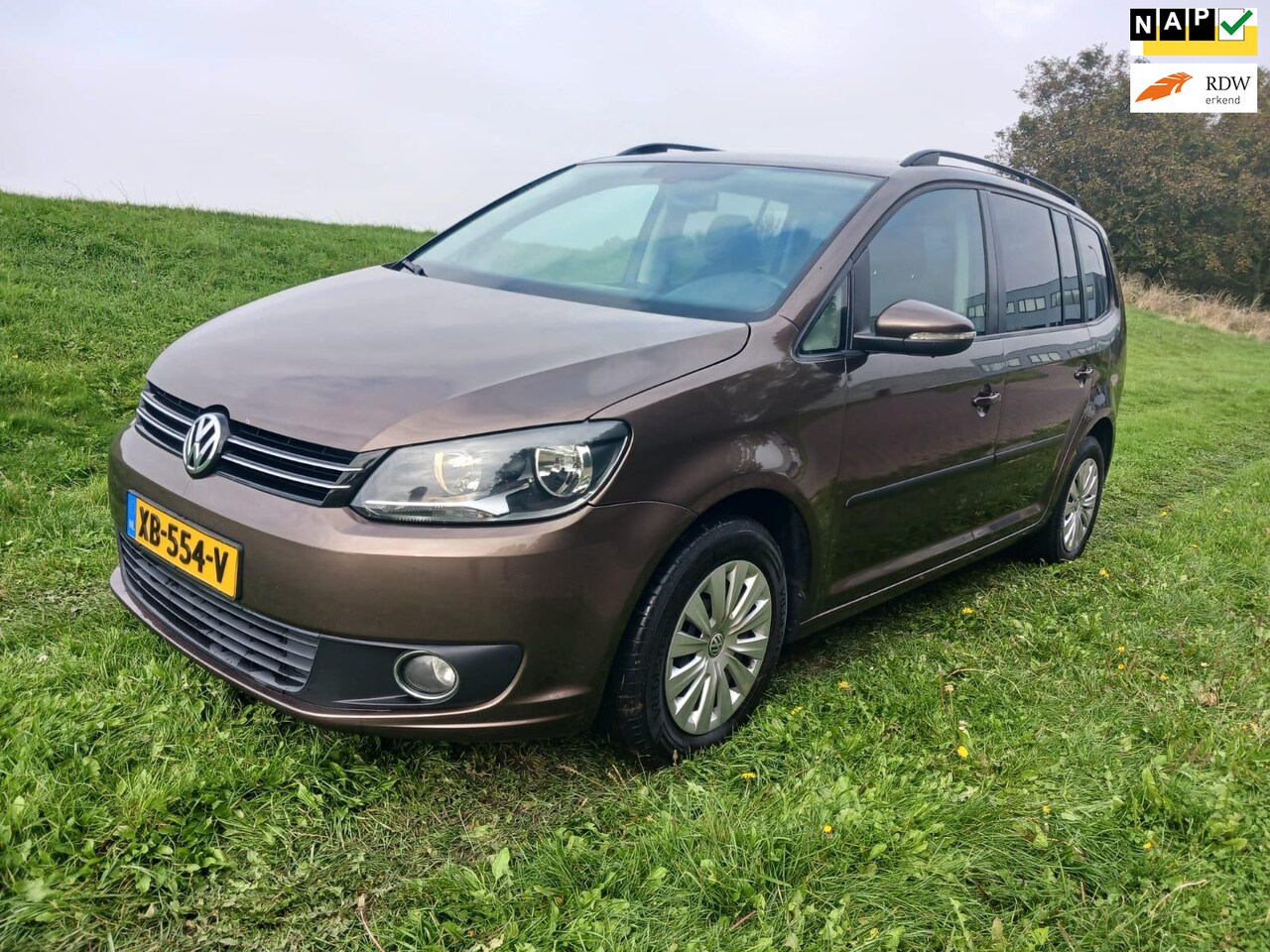 Volkswagen Touran - 1.6 TDI Comfortline BlueMotion 7 prs Climate Cruise Navigatie El. Panoramdak volle auto ri - AutoWereld.nl