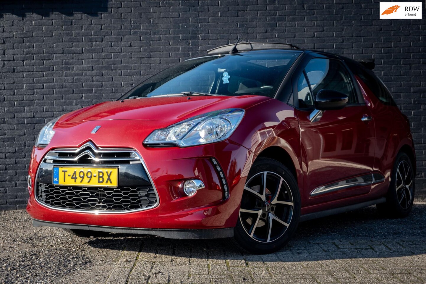 Citroën DS3 Cabrio - 1.2 PureTech So Chic | Carbiodak | PDC - AutoWereld.nl