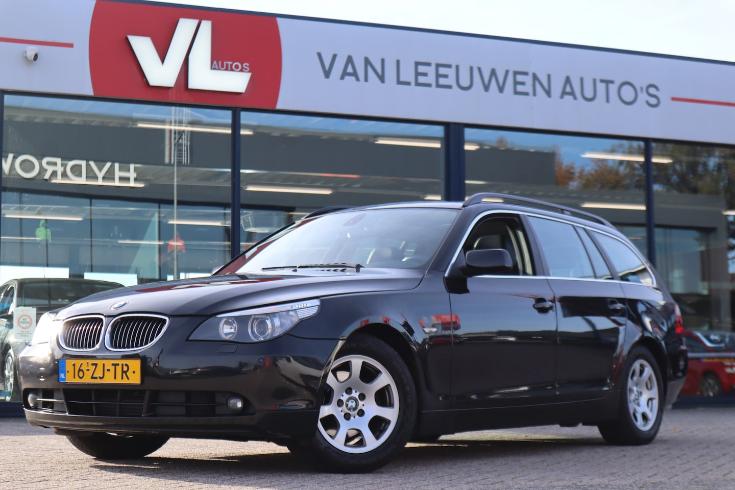 BMW 5-serie Touring - 525d High Executive | Automaat | Glazen dak | Leren bekleding - AutoWereld.nl