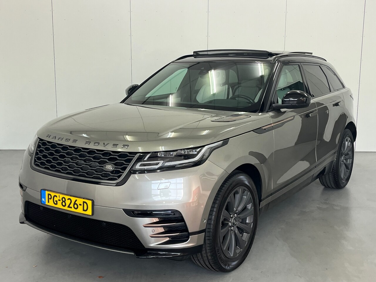 Land Rover Range Rover Velar - 2.0 I4 AWD R-Dynamic HSE / Panoramadak / Head-Up / Camera / Meridian - AutoWereld.nl