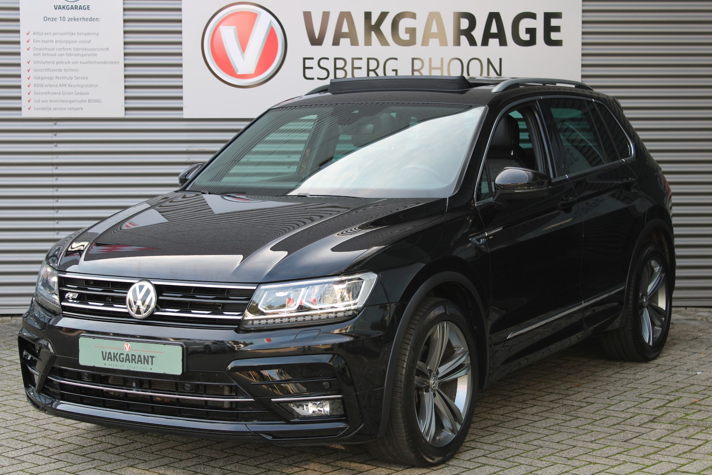 Volkswagen Tiguan - 1.4 TSI ACT R-Line DSG 2x R-LINE SCHUIFDAK,DYNAUDIO - AutoWereld.nl