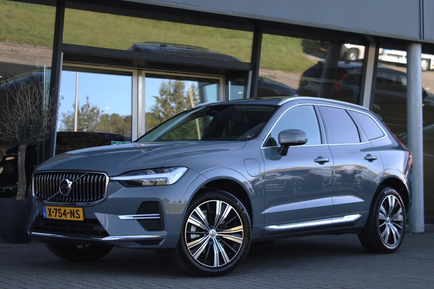 Volvo XC60 - T6 AWD Plus Bright | Adaptive Cruise | Panoramadak |Camera | Stuur/stoelverwarming | Elek. - AutoWereld.nl