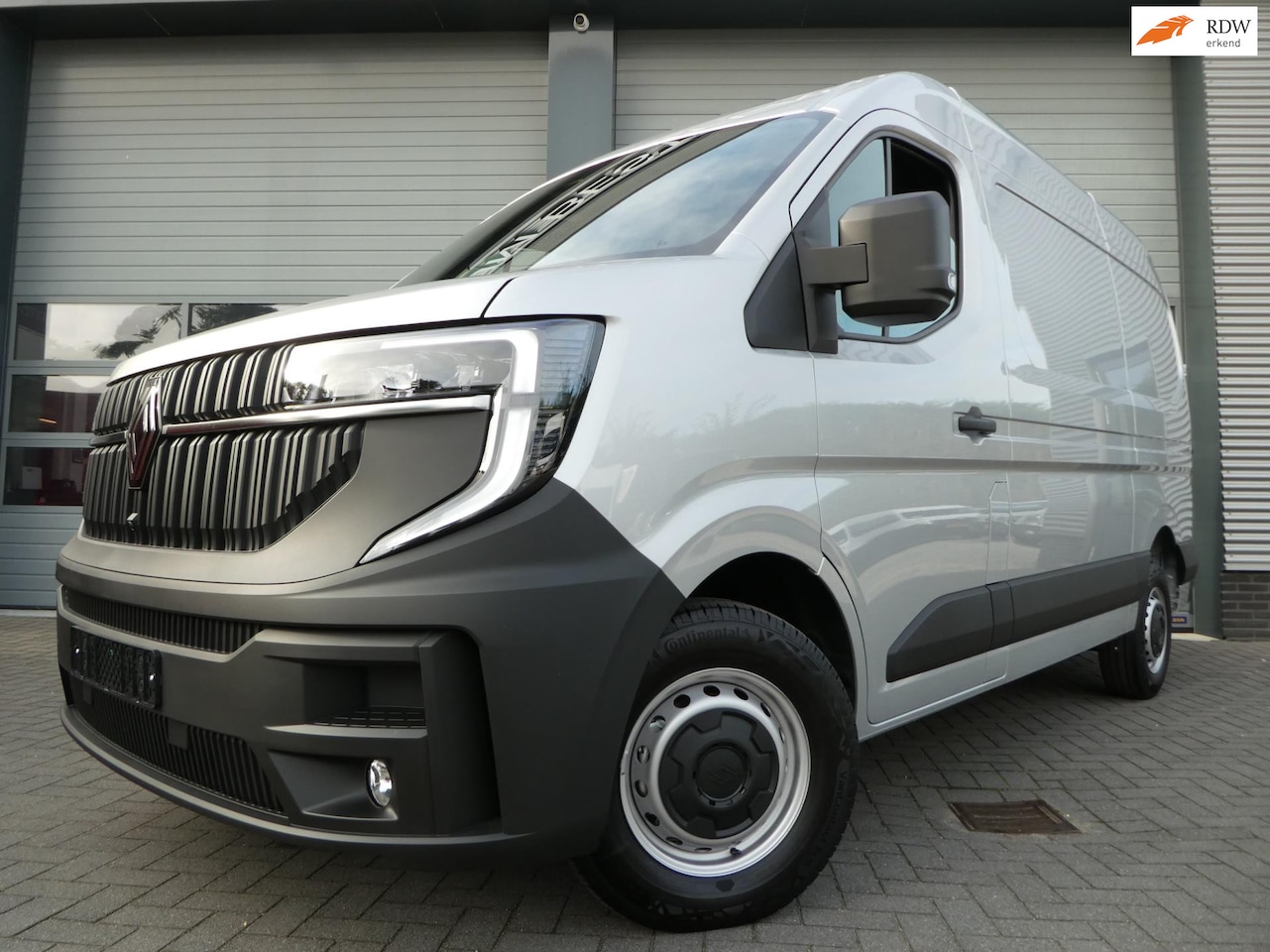 Renault Master - T35 2.0 dCi 130 L2H2 advance .apple carplay. airco. navigatie .3 zits - AutoWereld.nl