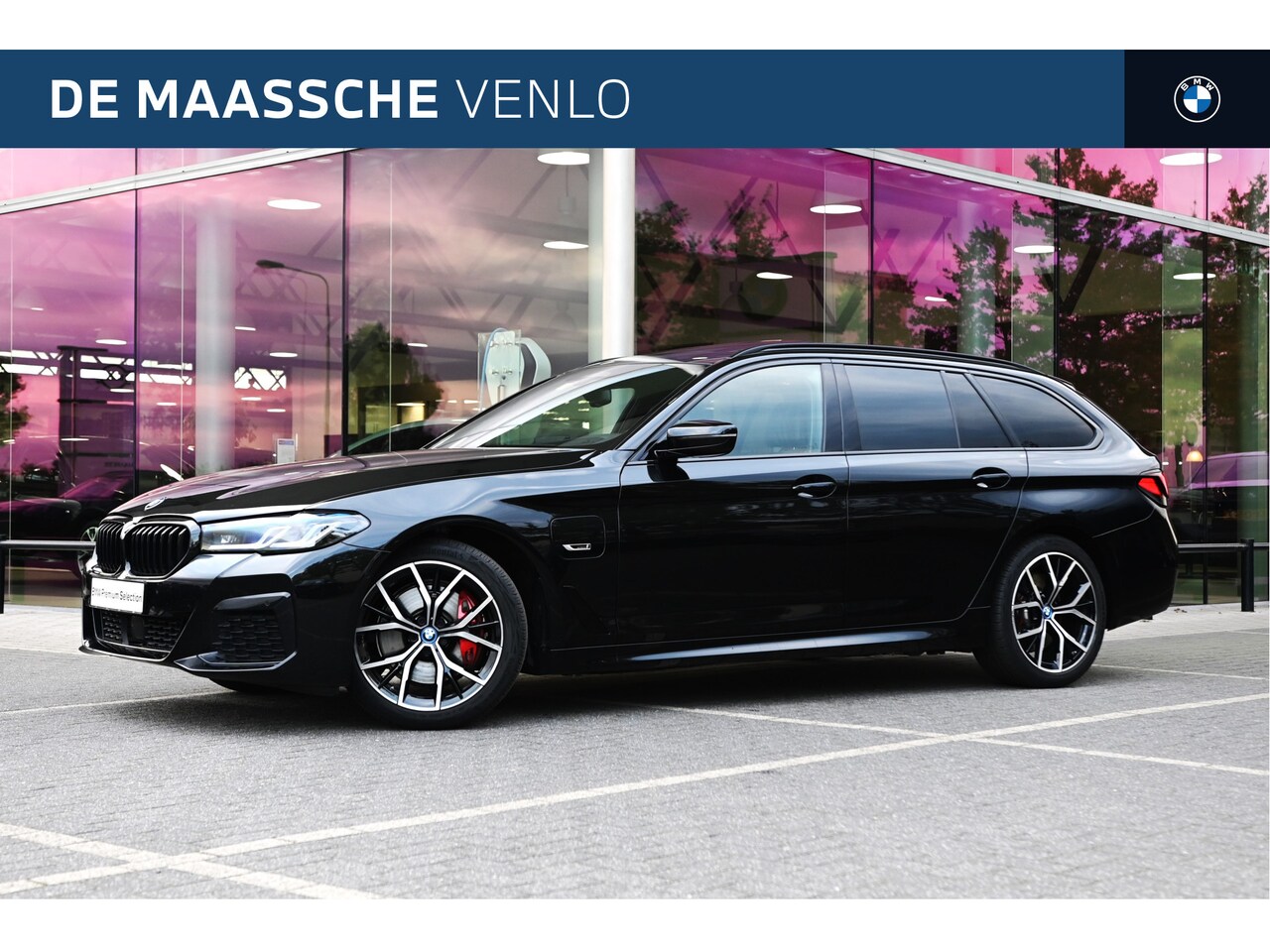 BMW 5-serie Touring - 530e High Executive M Sport Automaat / Panoramadak / Trekhaak / Comfort Access / Verwarmd - AutoWereld.nl