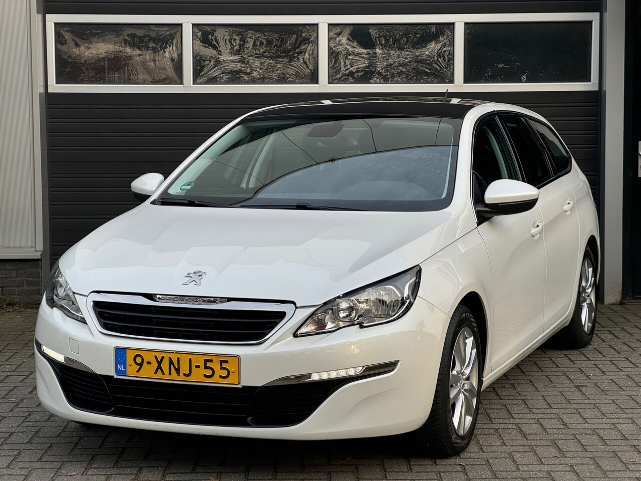 Peugeot 308 SW - 1.2 e-THP Active Pano, Climate, Cruise Control, NAP - AutoWereld.nl