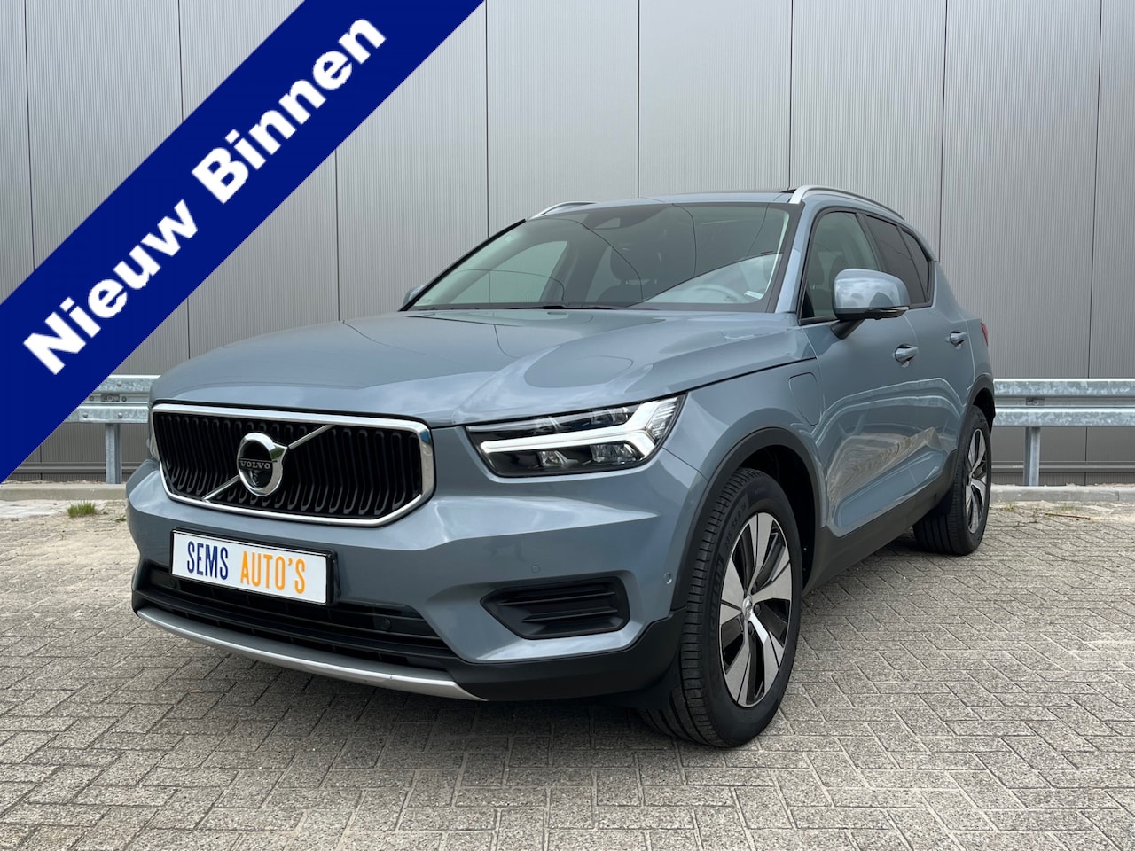 Volvo XC40 - 1.5 T5 Twin Engine Momentum Pro Panorama dak / 360 Camera / Full LED / NAP - AutoWereld.nl