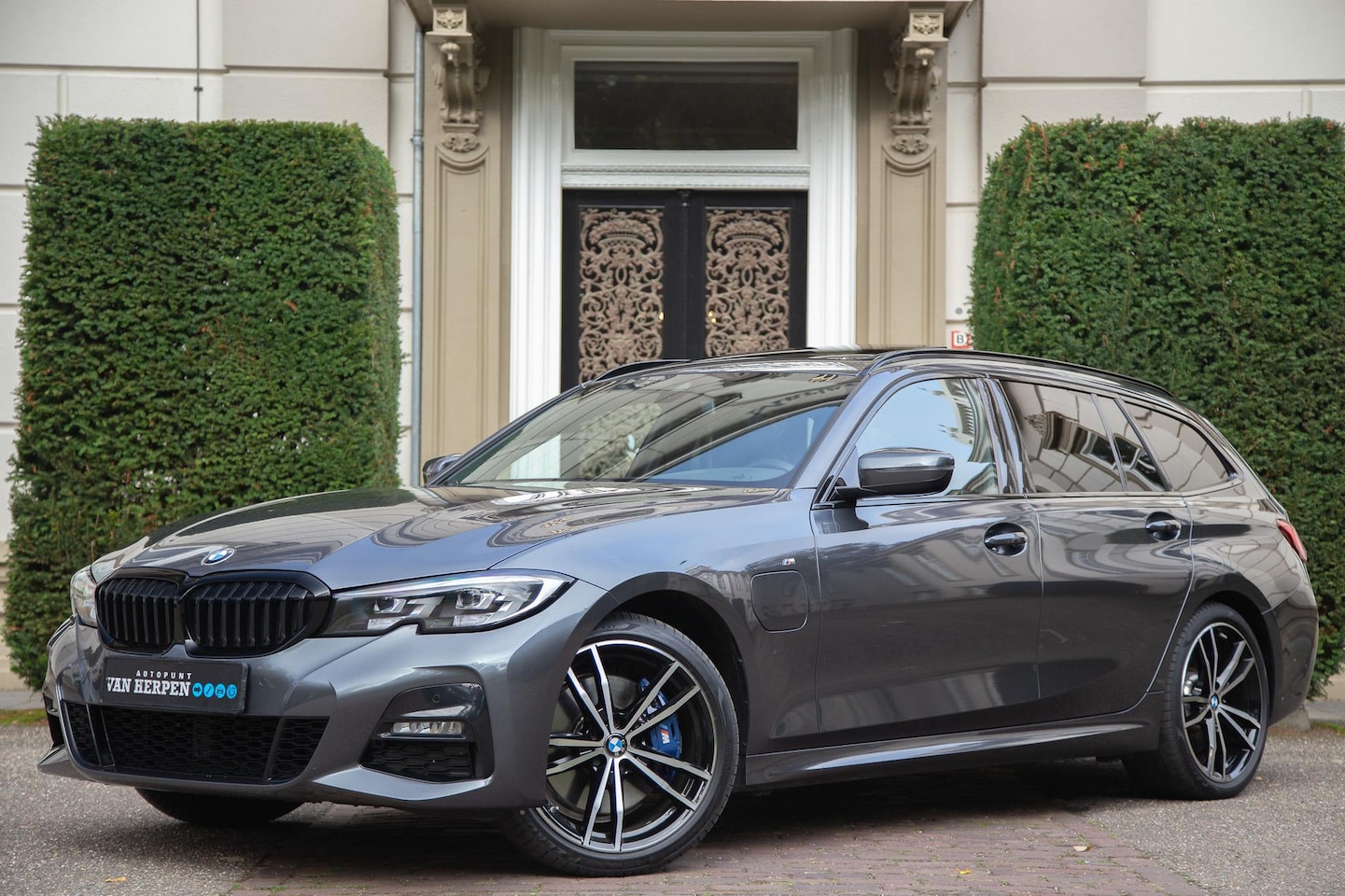 BMW 3-serie Touring - 330e M-Sport Trekhaak | Pano | Leder | Carplay | Nieuwstaat - AutoWereld.nl