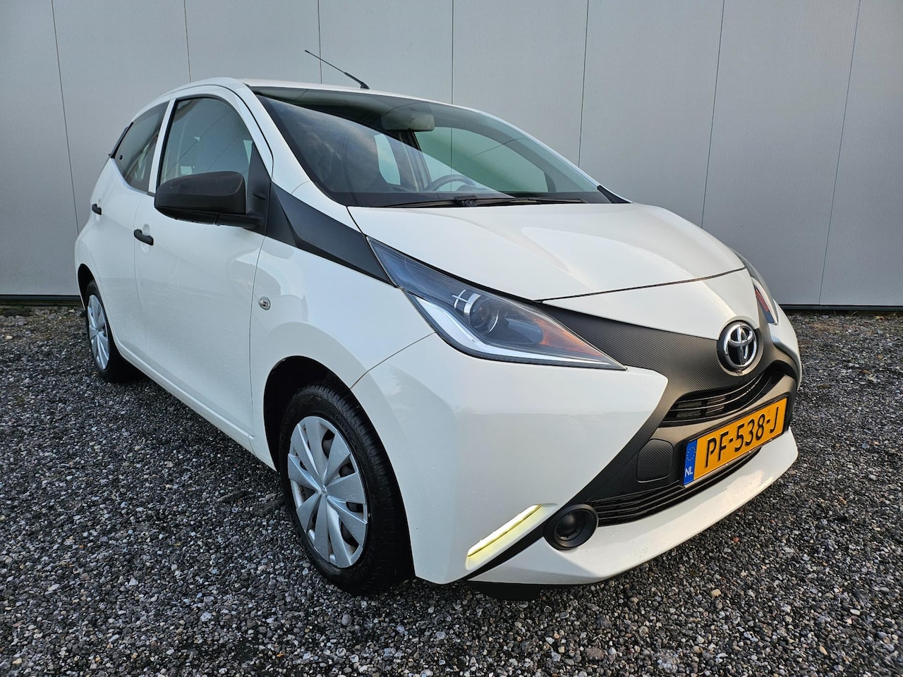 Toyota Aygo - 1.0 VVT-i x-fun Airco Cruise - AutoWereld.nl