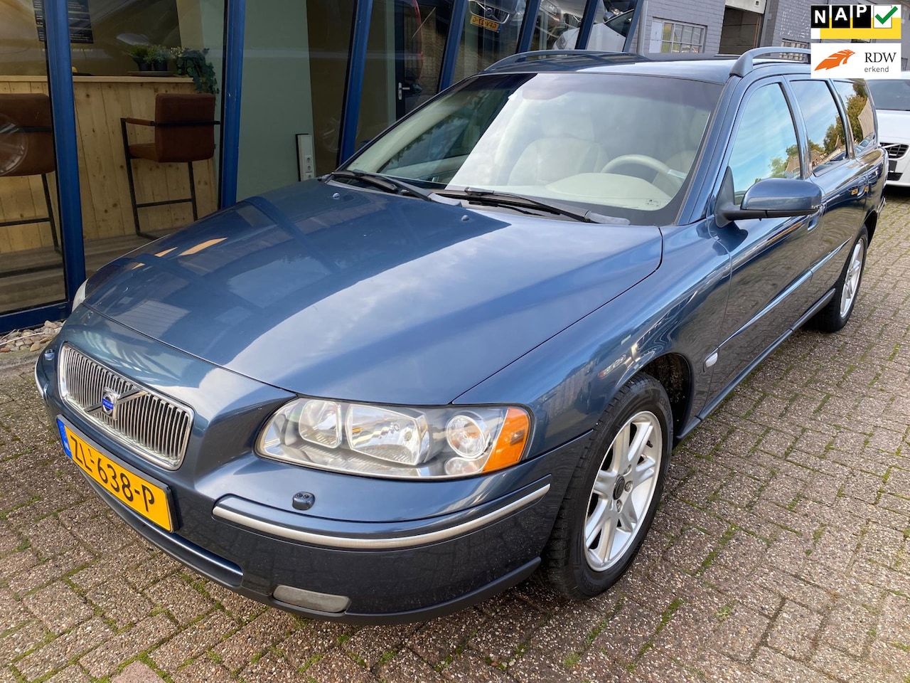 Volvo V70 - 2.5T Kinetic 210PK Youngtimer - AutoWereld.nl