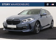 BMW 1-serie - 118i M Sport Automaat / Panoramadak / Sportstoelen / M Sportonderstel / LED / Live Cockpit