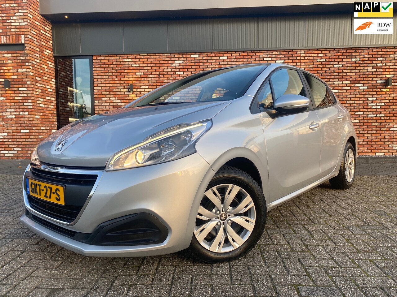 Peugeot 208 - 1.2 PureTech Active Cruise 5drs Bluetooth 117000km! - AutoWereld.nl